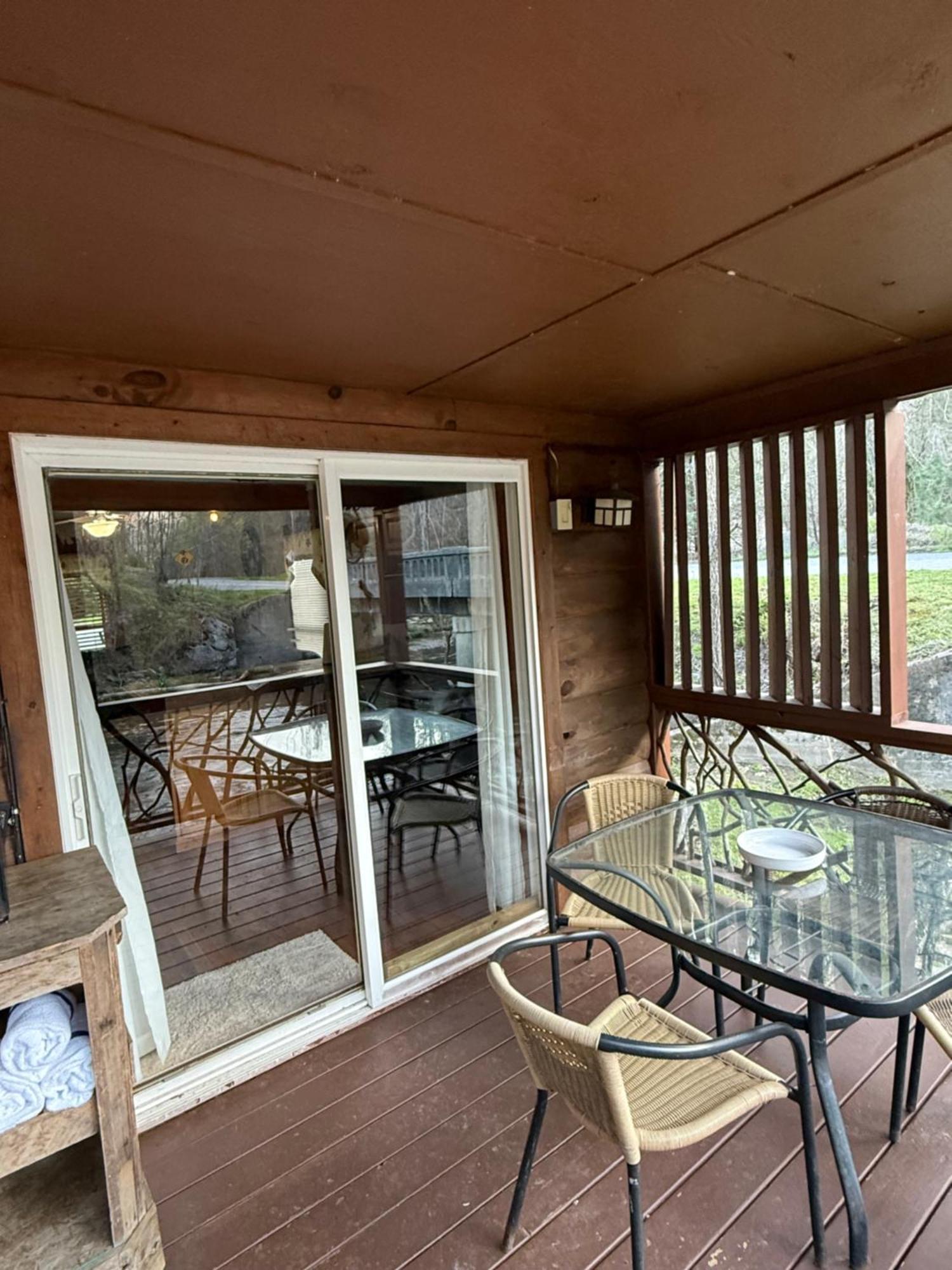 Qualla Cabins And Motel Cherokee Near Casino Whittier Exteriör bild
