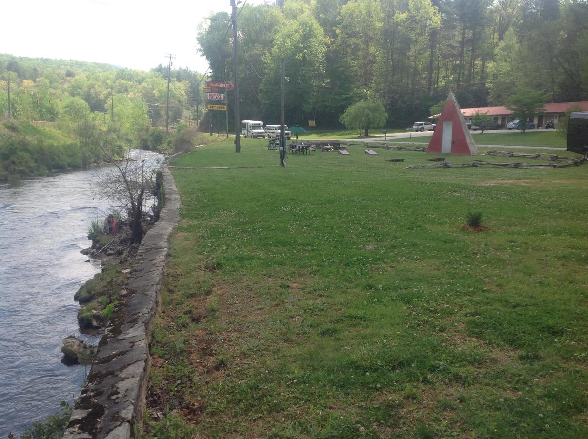 Qualla Cabins And Motel Cherokee Near Casino Whittier Exteriör bild