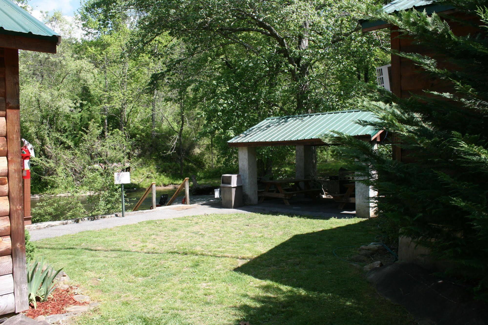 Qualla Cabins And Motel Cherokee Near Casino Whittier Exteriör bild