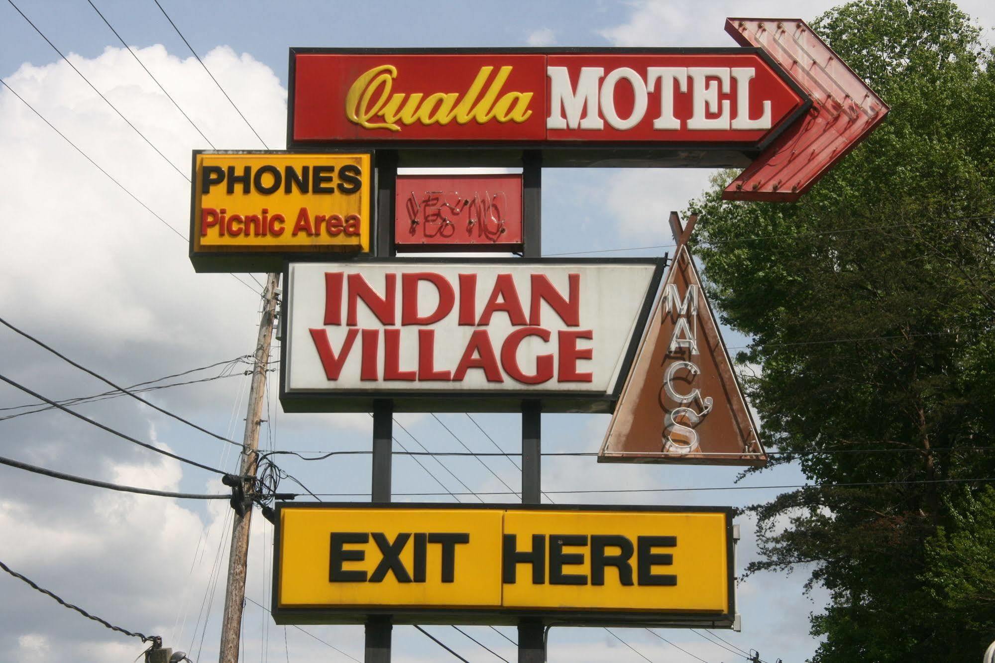 Qualla Cabins And Motel Cherokee Near Casino Whittier Exteriör bild